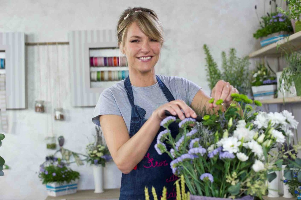 GREEN&GLAM: ELLEN HIDDING PORTA SU LA5 L’ARTE DEL RICICLO