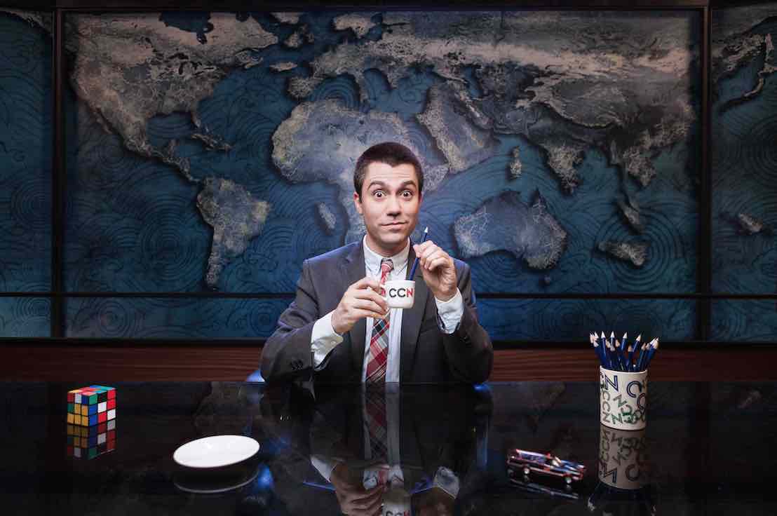 CCN: SAVERIO RAIMONDO STRIZZA L’OCCHIO AI NIGHT SHOW SATIRICI AMERICANI CON LE SUE PILLOLE QUOTIDIANE