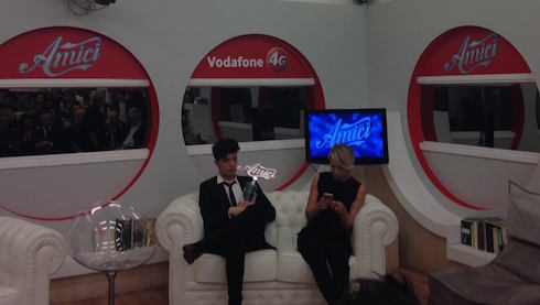 AMICI 2015: LA CONFERENZA STAMPA POST FINALE IN DIRETTA. DE FILIPPI: “BASTA CON LA ROTTURA DI SCATOLE DI SANREMO”. SI LAVORA AD UN SABATO SERA CON RENATO ZERO