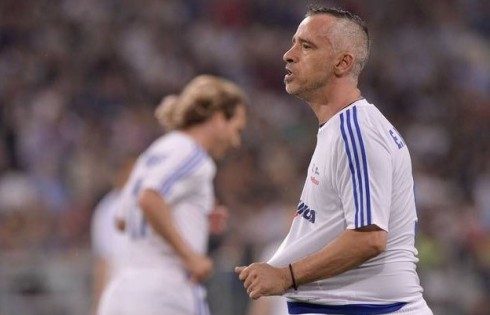 PARTITA DEL CUORE – EROS RAMAZZOTTI MINACCIATO IN CAMPO: “SE MI RITOCCHI TI AMMAZZO”