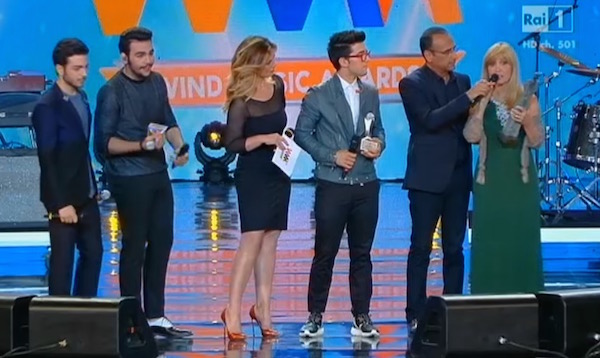 ASCOLTI TV DI GIOVEDI 4 GIUGNO 2015: BENISSIMO I WIND MUSIC AWARDS (26.31%), LE TRE ROSE DI EVA AL 14.77%. TIENE SHARK TANK (5.48%)