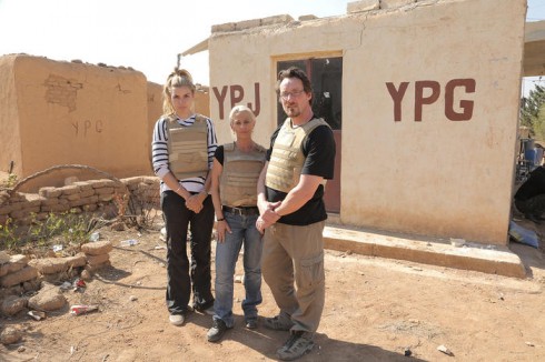 GO BACK TO WHERE YOU CAME FROM: IN AUSTRALIA TRE CONCORRENTI DI UN REALITY SHOW FINISCONO NEL MIRINO DELL’ISIS RISCHIANDO LA VITA