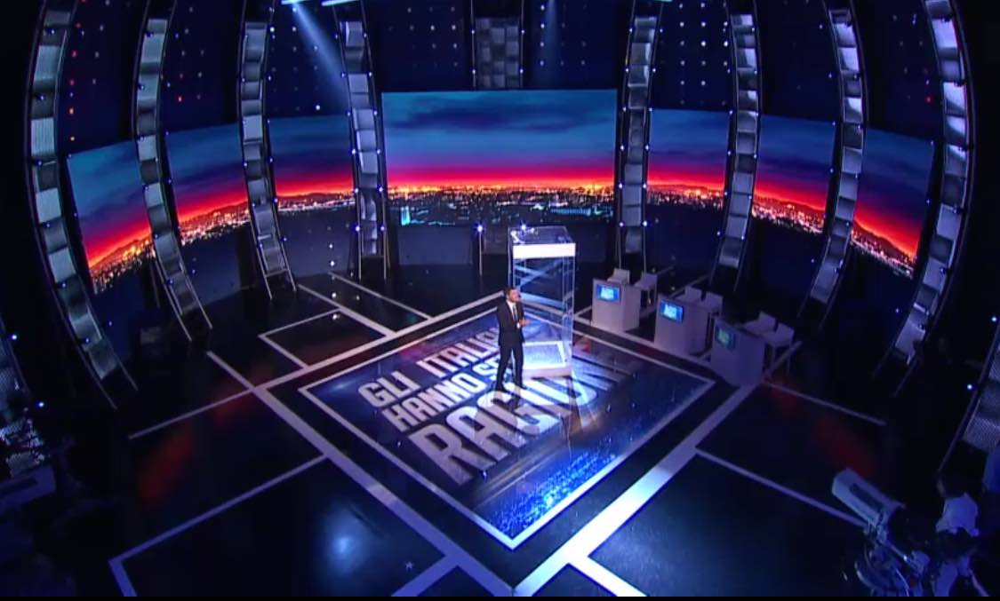 ASCOLTI TV | VENERDI 10 LUGLIO 2015: GLI ITALIANI HANNO SEMPRE RAGIONE CALA AL 14.56%, SEGRETI E DELITTI SI FERMA ALL’11.34%