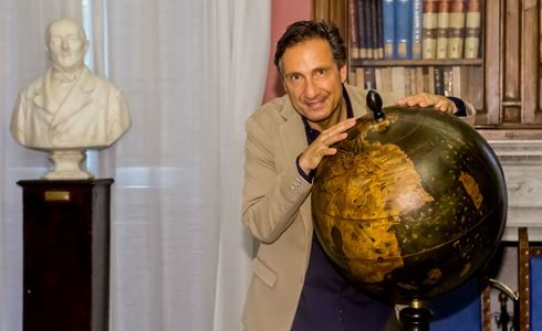 FUORI LUOGO: MARIO TOZZI TORNA IN SECONDA SERATA SU RAI 1