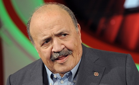 MAURIZIO COSTANZO SI FA IN 4: TRA RAI E MEDIASET, DAVANTI E DIETRO LE QUINTE, IL GIORNALISTA SI PREPARA ALLA NUOVA STAGIONE TV