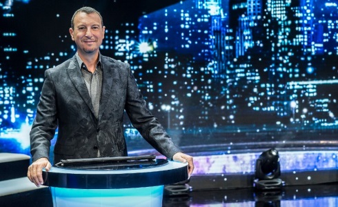 STASERA TUTTO E’ POSSIBILE: AMADEUS SFIDA LA FORZA DI GRAVITA’ SU RAI2. DEBOLE IL PARTERRE DI OSPITI