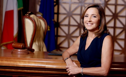 FORUM: ALLO SPORTELLO SI SIMULA UNA CHAT EROTICA ALLE 14:45