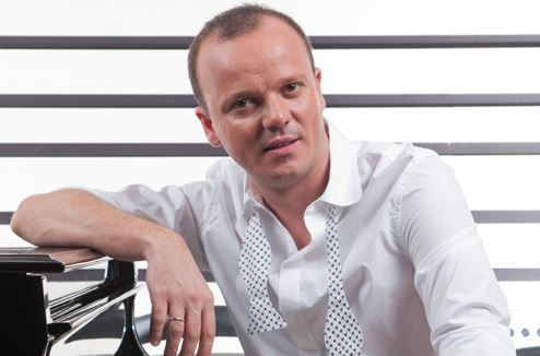 GIGI D’ALESSIO IN CONCERTO SU LA7 IL 27 SETTEMBRE. TIZIANA PANELLA CONDUCE L’EVENTO