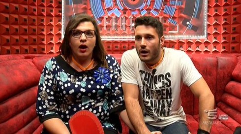 GRANDE FRATELLO 14, PRIMA PUNTATA IN DIRETTA: MISSIONE SEGRETA PER REBECCA E SIMONE. ALESSANDRO NEL GARAGE CON FEDERICA