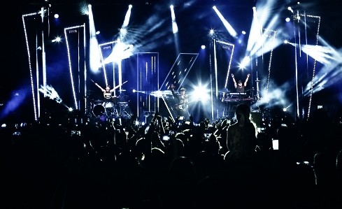 STASH & THE KOLORS: L’INSTANT MOVIE IN PRIMA SERATA SU ITALIA1 A SETTEMBRE