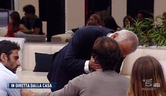 GRANDE FRATELLO 14: LACRIME NELLA CASA E IN STUDIO PER L’INCONTRO TRA PEPPE E SUO PADRE