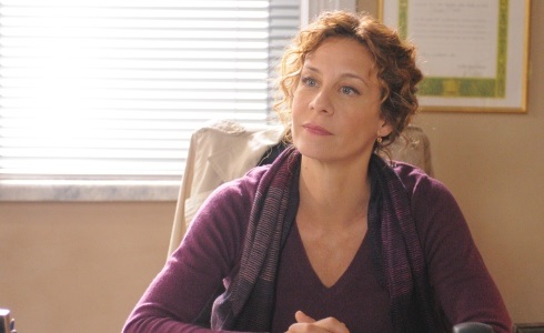 I MISTERI DI LAURA: LA FICTION DI CANALE 5 SI ALLEGGERISCE E FA SORRIDERE, TRA CLICHE’ NARRATIVI E BRAVI ATTORI