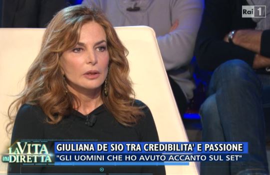 LA VITA IN DIRETTA, GIULIANA DE SIO VS CRISTINA PARODI: SEMPRE LE STESSE DOMANDE, MI ANNOIO. TU HIPPIE? FORSE BEVEVI IL THE CON LE AMICHE