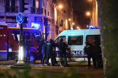 ATTENTATI A PARIGI: VARIAZIONI PALINSESTI DI SABATO 14 NOVEMBRE 2015. SALTANO TI LASCIO UNA CANZONE E TU SI QUE VALES