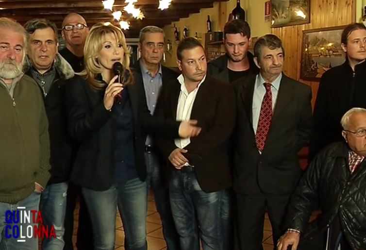 QUINTA COLONNA: I CENTRI SOCIALI ATTACCANO L’INVIATA, COLLEGAMENTO INTERROTTO