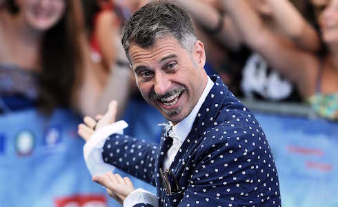 TAKE ME OUT: GABRIELE CORSI DEL TRIO MEDUSA CONDUCE IL NUOVO DATING DI REAL TIME