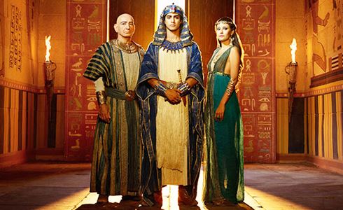 PROGRAMMI TV DI STASERA, GIOVEDÌ 5 NOVEMBRE 2015. SU DEEJAY TV AL VIA LA MINISERIE TUT – IL DESTINO DI UN FARAONE