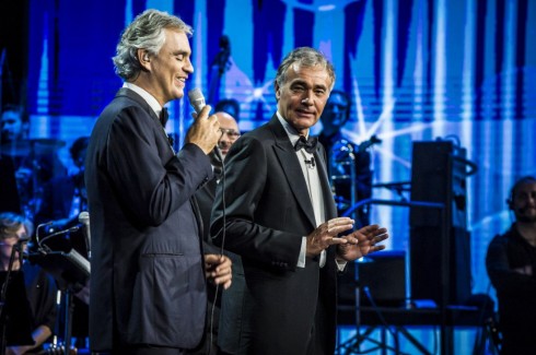 ANDREA BOCELLI – IL MIO CINEMA: SERATA EVENTO SU RAI 1 CON GILETTI, IL TENORE E SOPHIA LOREN. TRA GLI OSPITI ANCHE BELEN E ARIANA GRANDE