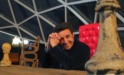 BOSS IN INCOGNITO: PARTE STASERA L’ERA INSINNA. ECCO LE NOVITA’