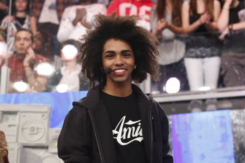 AMICI 15, QUARTO SPECIALE IN DIRETTA: JOSHUA ELIMINA I METRO’. SERGIO VINCE LA SFIDA A SQUADRE CONTRO MICHELE