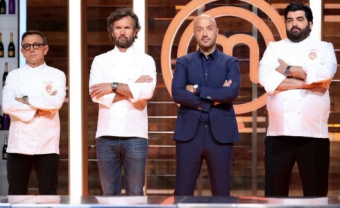 MASTERCHEF 2016: LA GARA ENTRA NEL VIVO MENTRE L’ANNO FINISCE