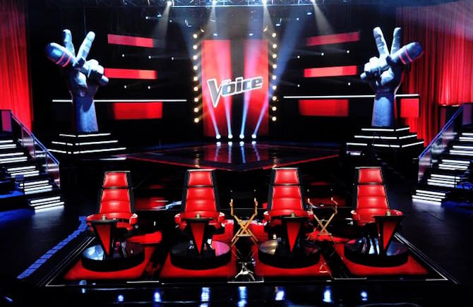 THE VOICE 2016: EMIS KILLA SI FA L’IN BOCCA AL LUPO DA SOLO, PEZZALI CE LA METTERA’ TUTTA, RAFFAELLA AUGURA BUON NATALE