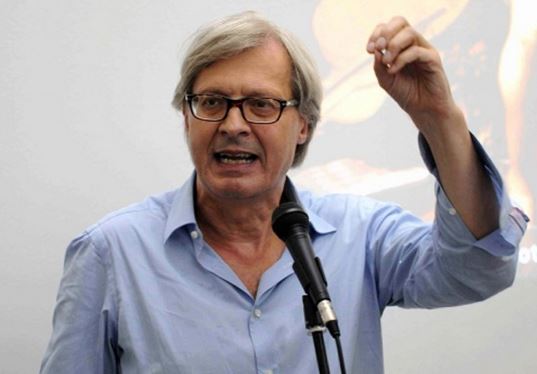 VITTORIO SGARBI DALL’OSPEDALE: “VICINO A MORIRE. CAPRE, SONO ANCORA QUI”