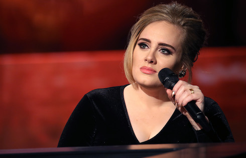 LE PAGELLE DELLA SETTIMANA TV (30-11/6-12/2015). PROMOSSI ADELE E I 25 ANNI DEI FATTI VOSTRI, BOCCIATI TEO IN THE BOX E IL FLOP DI CALLAS