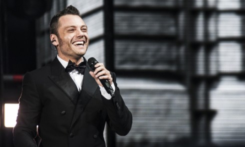 TIZIANO FERRO – LO STADIO: SU RAI 1 STASERA SI ‘TOCCA FERRO’