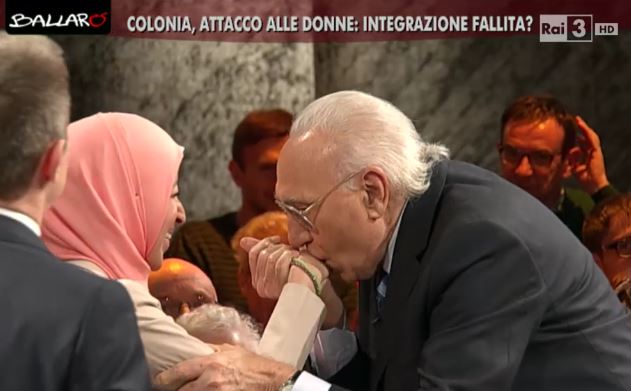 BALLARO’, PIPPO BAUDO BACIA LA GIOVANE ISLAMICA: “VOGLIO INTEGRARE”. MA NON SI PUO’