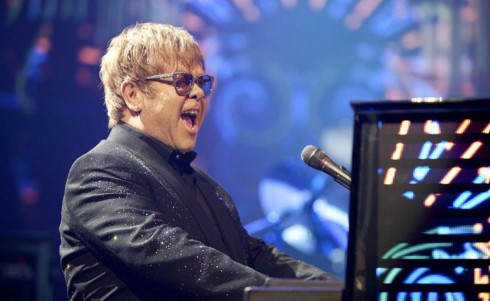 FESTIVAL DI SANREMO 2016: IL SUPEROSPITE E’ ELTON JOHN. ATTESE ANCHE ELLIE GOULDING ED ELISA