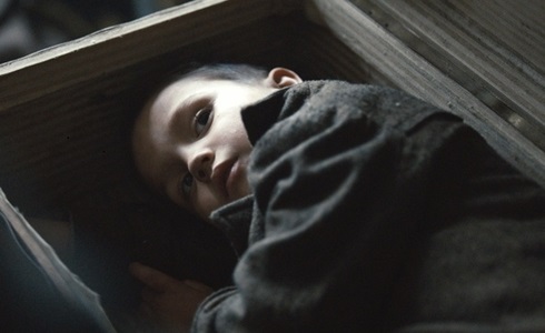 PROGRAMMI TV DI STASERA, MERCOLEDÌ 27 GENNAIO 2016. SU RETE4 IN PRIMA TV IL FILM IL BAMBINO NELLA VALIGIA