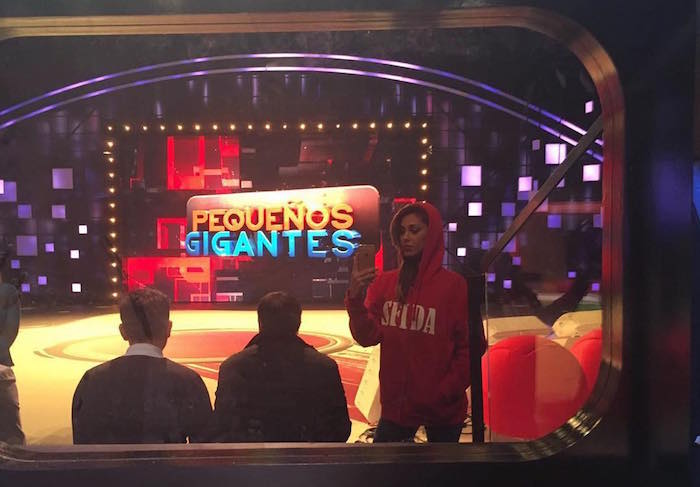 PEQUEÑOS GIGANTES: LE FOTO DI BELEN DALLO STUDIO. NEGLI SCATTI ANCHE MARIA DE FILIPPI