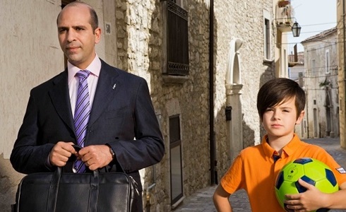 PROGRAMMI TV DI STASERA, LUNEDÌ 18 GENNAIO 2016. SU CANALE5 IL FILM DI CHECCO ZALONE SOLE A CATINELLE