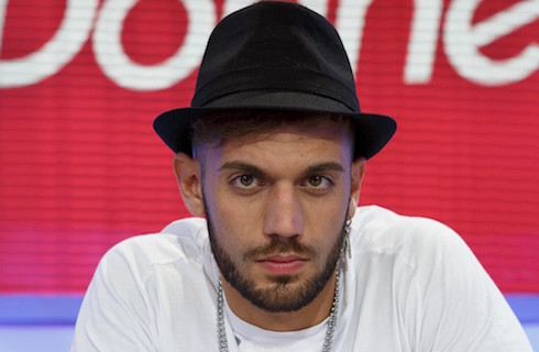 UOMINI E DONNE – LA PRODUZIONE CONTRO GIANMARCO VALENZA. L’EX TRONISTA: “ACCUSE INFAMANTI. PROVATE A MACCHIARE LA MIA IMMAGINE”