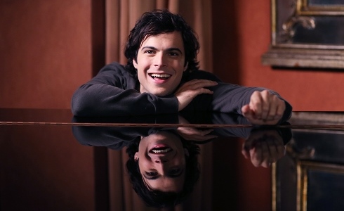 ASCOLTI TV | LUNEDI 22 FEBBRAIO 2016. BACIATO DAL SOLE PARTE DAL 16.59%, TALLONATO DA JURASSIC WORLD (15.76%)