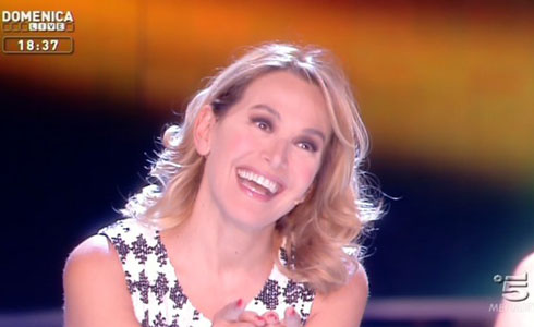 BARBARA D’URSO: IL GIUDICE RIGETTA L’ACCUSA DI ESERCIZIO ABUSIVO DI PROFESSIONE GIORNALISTICA