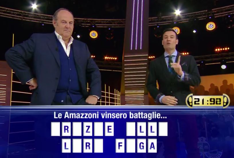 CADUTA LIBERA, GERRY SCOTTI COME MIKE BONGIORNO: DOMANDA SULLA “FoGA” DELLE AMAZZONI