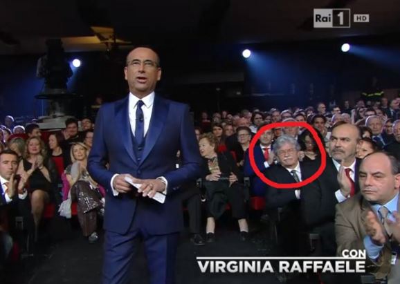 FESTIVAL DI SANREMO 2016: ANTONIO RAZZI IN PLATEA. SOCIAL SCATENATI SUL SENATORE