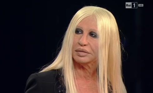FESTIVAL DI SANREMO 2016: VIRGINIA RAFFAELE IMITA DONATELLA VERSACE