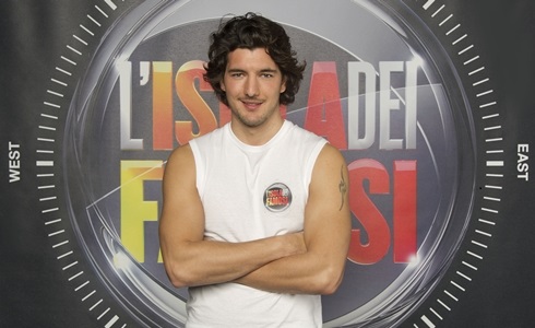 ISOLA DEI FAMOSI 2016: ANDREA PRETI A ISLA DESNUDA