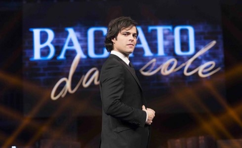 BACIATO DAL SOLE: UN MELODRAMMA DAI TONI ESAGERATI CHE NON CONVINCE