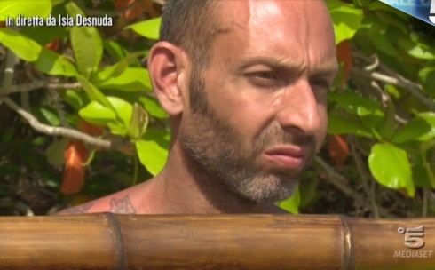 ISOLA DEI FAMOSI 2016: MATTEO CAMBI SI RITIRA