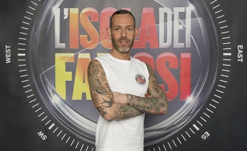 ISOLA DEI FAMOSI 2016: MATTEO CAMBI A ISLA DESNUDA
