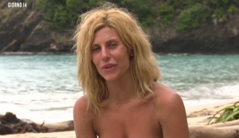 ISOLA 2016, GIORNO 14: CRISTIAN GALLELLA TEME PER IL SUO CARATTERE FORTE. LA FURIA DELLA DESNUDA PAOLA: “VORREI RINASCERE STUPIDA”