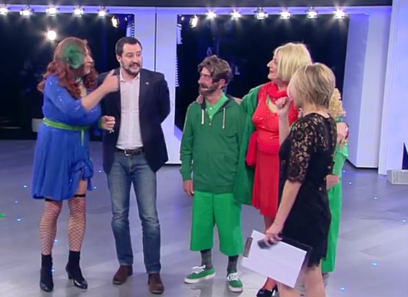 C’E’ POSTA PER TE, SALVINI OSPITE TRA RISATE E POLITICA. OGGI RENZI DALLA D’URSO