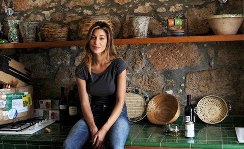 PROGRAMMI TV DI STASERA, LUNEDÌ 4 APRILE 2016. SU RAI1 IL COMMISSARIO MONTALBANO CON BELEN RODRIGUEZ