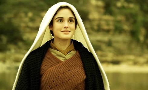 PROGRAMMI TV DI STASERA, MARTEDÌ 12 APRILE 2016. SU RETE 4 IN 1^TV IL FILM BERNADETTE: MIRACOLO A LOURDES