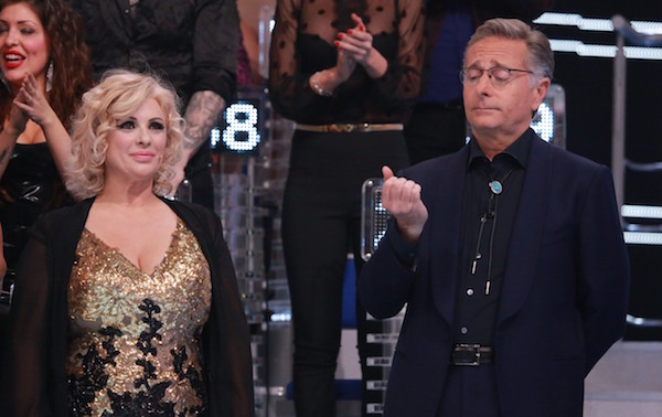 ASCOLTI TV | VENERDI 8 APRILE 2016. CIAO DARWIN (27.31%) SURCLASSA LAURA E PAOLA CHE CROLLA AL 20.86%