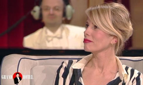 ALESSIA MARCUZZI: TRASH SONO ALCUNE INTERVISTE AI PARENTI DELLE PERSONE MORTE, NON L’ISOLA